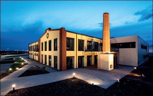 Obr. 1. Pohled na zbrusu novou modletickou Fabriku společnosti SOPO