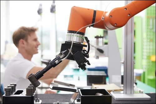 Výrobce robotů Hanwha vstoupil na český trh