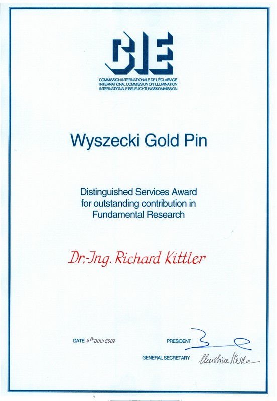 Obr. 10. CIE cena Wyszeckého za dlhoročný prínos v základnom výskume udelená 4. júla 2007