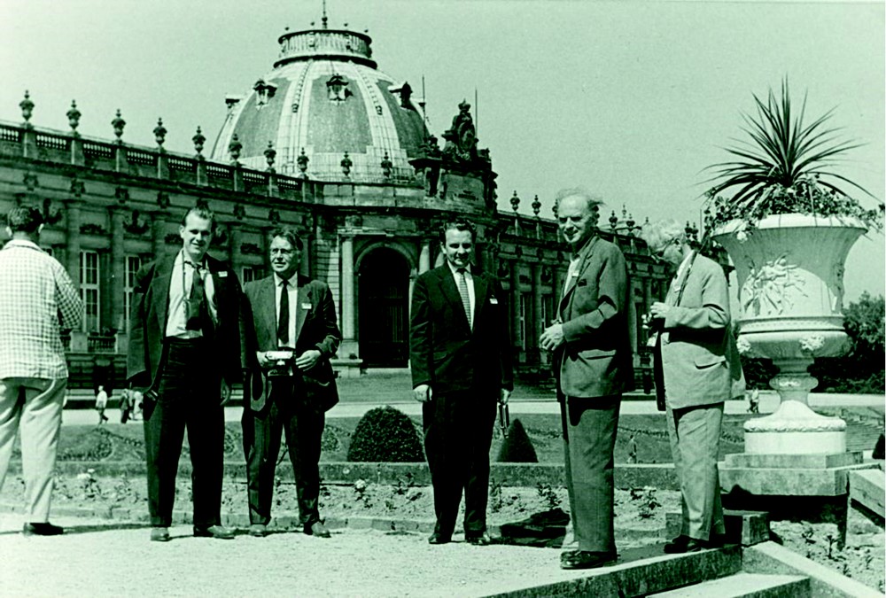  Zľava doc. R. Kittler s prof. N. M. Gusevom a doc. V. Maňákom na exkurzii počas 14. generálnej konferencie CIE v Bruseli, jún 1959 (foto: archív doc. R. Kittlera)