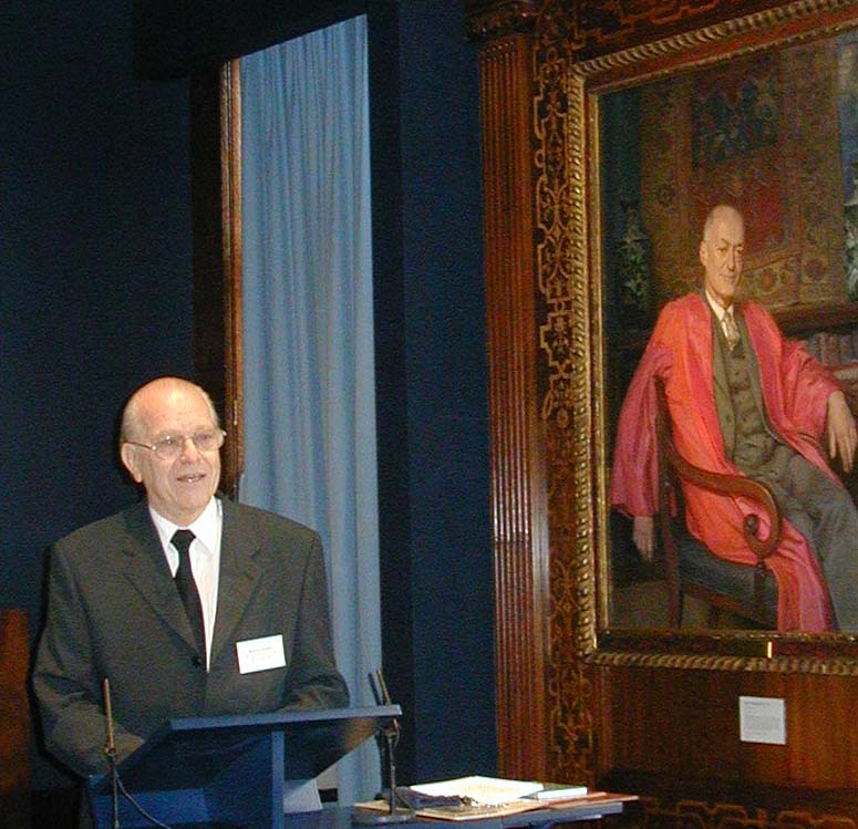 Obr. 5. Doc. R. Kittler s prednáškou venovanou spomienke na prof. Ralpha Hopkinsona v Royal Society v Londýne, apríl 2002; Medzinárodná CIE konferencia the CIE/ARUP Symposium on Visual Enviroment (foto: prof. J. Schanda)