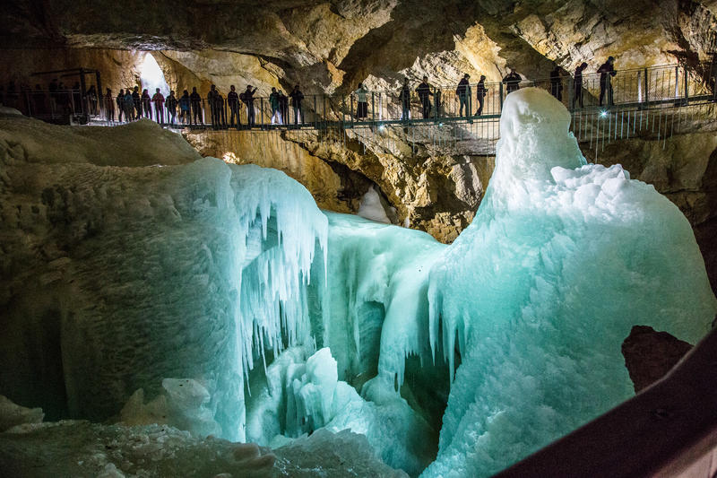 Dachstein Eishöhle; svetelný dizajn Ján Ptačin (foto: Dachstein Tourismus AG/Foto Hofer, 2018)