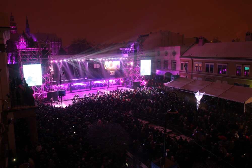 Obr. 8. Javiskový a svetelný dizajn pre otvárací ceremoniál KEHMK 2013 – Ján Ptačin – JaOnMi CreatureS (foto: Ján Ptačin, 2013)