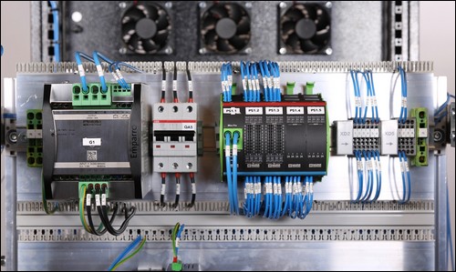 Obr. 1. Instalace ve firmě Absolute Motion Control – systém Emparro a Mico Pro