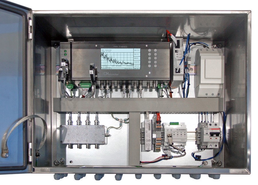 Obr. 6. Systém ICMmonitor zabudovaný ve skříni jako součást systému pro on-line monitoring generátorů