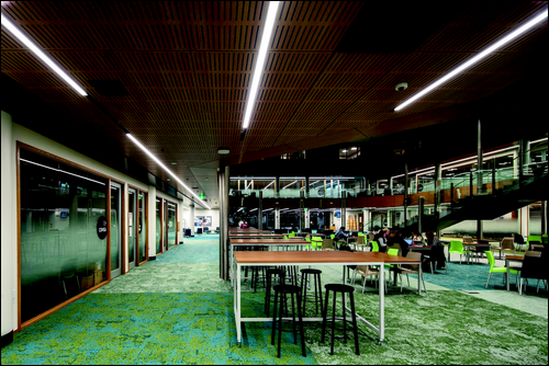 Odpočinková zóna a kavárna Otago university osvětlené svítidly KVADRA 70 LED