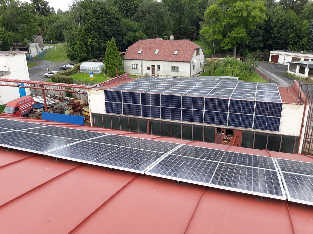 Obr. 2. Umístění panelů fotovoltaické elektrárny je optimalizováno s ohledem na diagram spotřeby závodu.