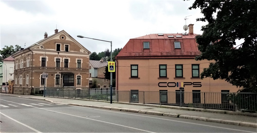 Obr. 1. Budovy firmy Adolf Schönbek ve Smržovce, současný stav