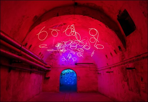 Obr. 6. Keith Sonnier, Tunel slz (Tunel of the tears), 2002 (foto: autor)