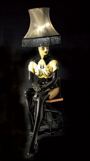 Ručně malovaná figurína je hlavní částí svítidla Mystic Sub