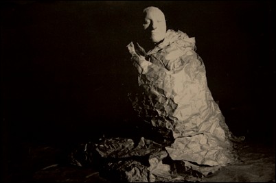 Paper dreaming – Toronto, 1989, balicí papír, scéna a světla Jan Komárek, foto Jacques Oulée