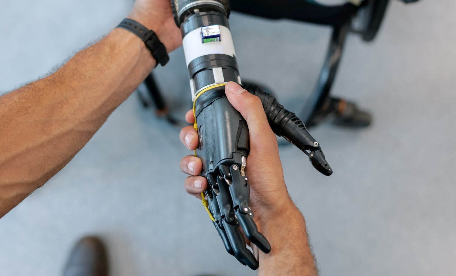 Controlling robotic arm