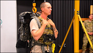 Američtí vojáci testují nové exoskelety