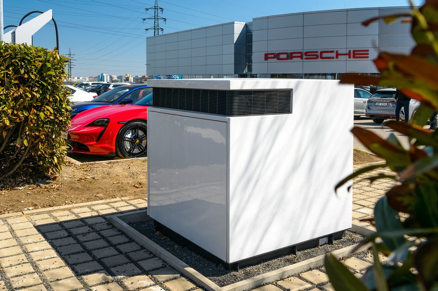 ČEZ ESCO postavilo unikátní baterii pro Porsche, za 4 minuty zvládne dodat elektromobilu energii na 100 km