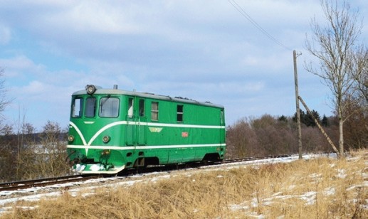 Dieselelektrická lokomotiva T 47.005, na níž bylo prováděno měření (Nová Bystřice, 24. 2. 2018)