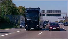Deset let po svém debutu se autonomní nákladní automobily testují v běžném provozu