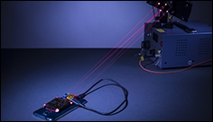 Výzkumníci úspěšně otestovali bezdrátové nabíjení laserem na dálku