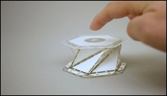 Materiál inspirovaný origami pomáhá zmírnit síly působící při přistávání raket