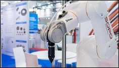 Světová premiéra české robotické ruky pro navíjení elektromotorů v Berlíně