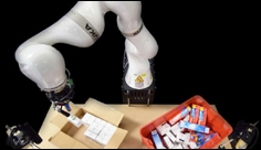 Artificial intelligence controls robotic arm to pack boxes and cut costs