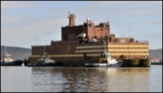 První plovoucí jaderná elektrárna Akademik Lomonosov vyrazila z Murmansku do Peveku
