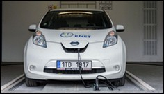 Češi vyvíjí automatický parkovací systém s autonabíjením elektromobilů