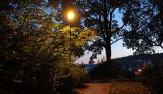 Pražské parky dostaly chytrá svítidla. Umí nahlásit svou poruchu a na dálku komunikují s dispečinkem