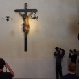 Záběry z kostela sv. Mikuláše pořídily drony z FEL ČVUT