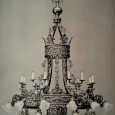 Obr. 10. Bohatě zdobený kovový lustr, 30. léta 20. století (SOkA Jablonec nad Nisou)
